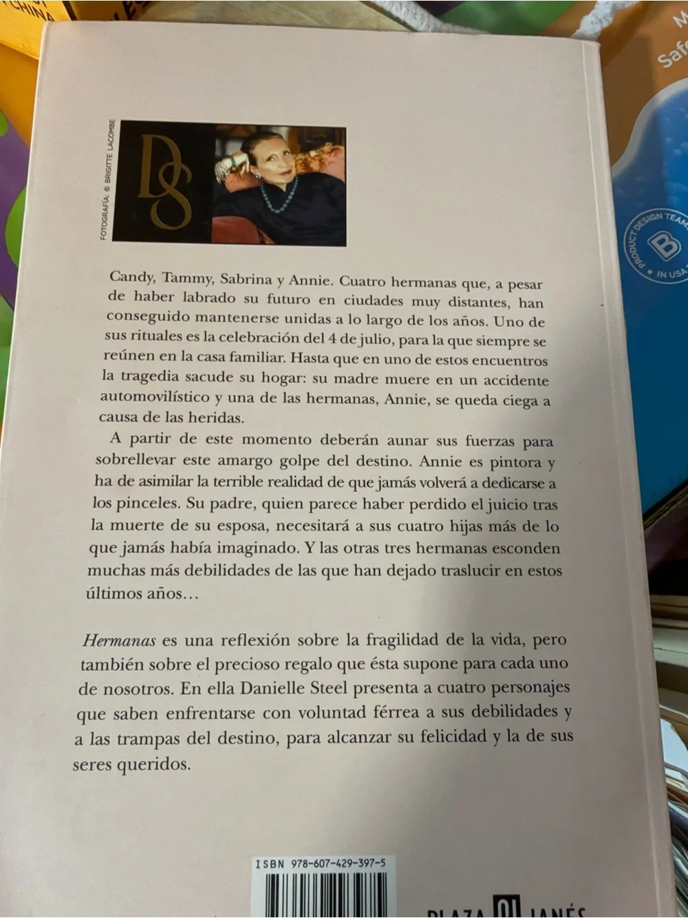 Hermanas – White Cover Edition